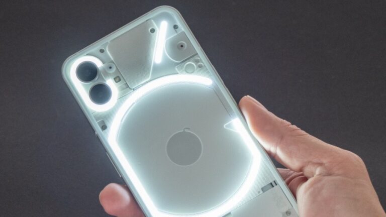 Nothing Phone (2) için geri sayım: Tasarımı ve renk seçenekleri belli oldu!