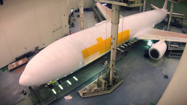 Historic breakthrough: Giant plane is painted with just a handful of paint!