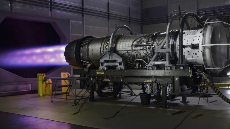 Bu gözler bunu da gördü: Sahibinden satılık uçak motoru!