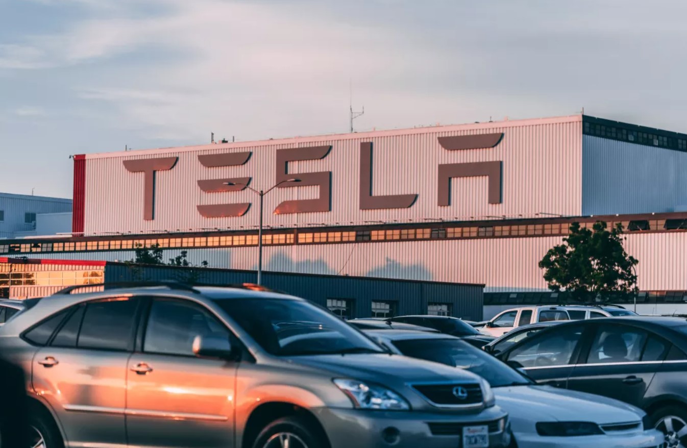 Tesla, müşterilerine maksimum menzil konusunda yalan söylüyor
