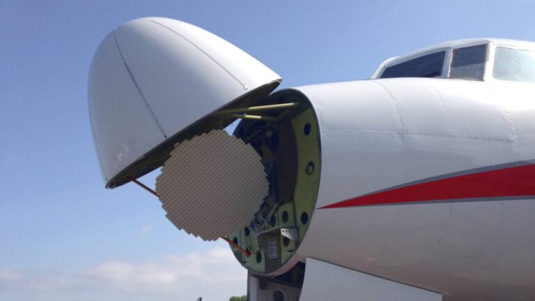 Uçakların burunlarının içinde ne var?