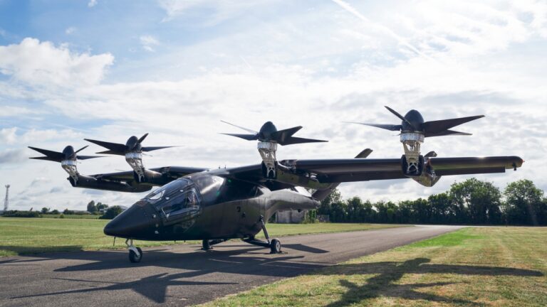 Uçan taksi, ilk test uçuşunu tamamladı: İşte videosu!