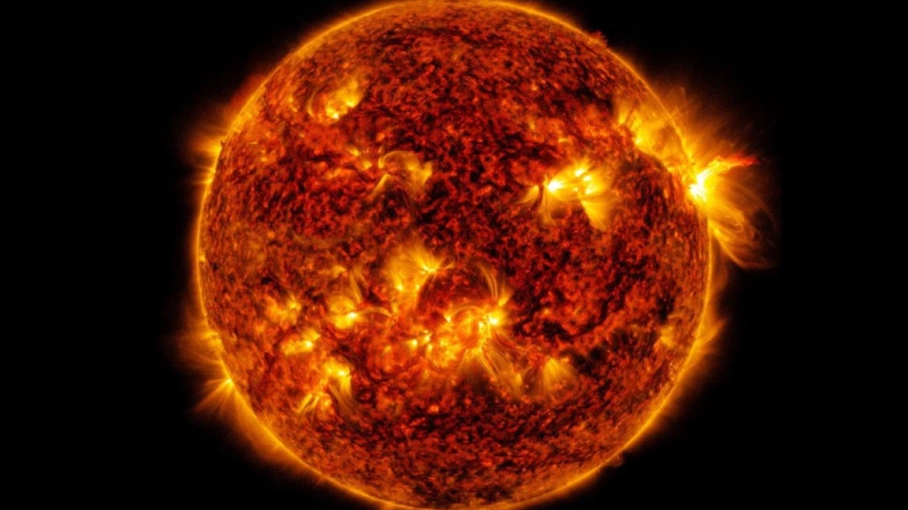 Korkutan açıklama Güneş'te iki büyük patlama oldu!