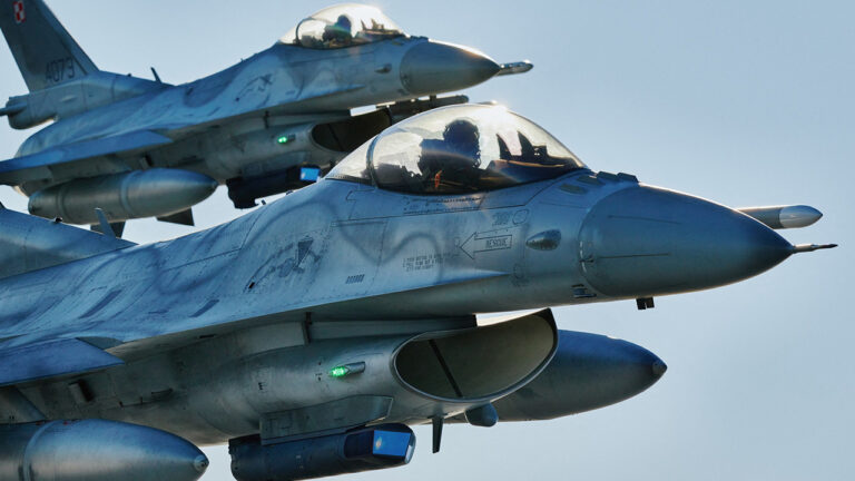 ABD onayladı: Ukrayna’ya F-16 sevkiyatı başlayacak!