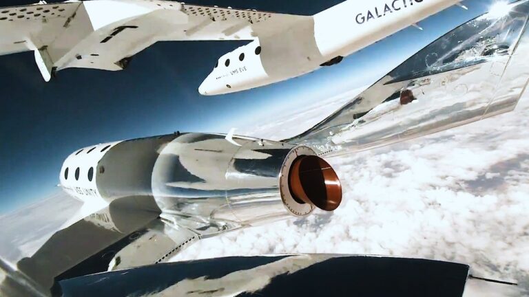 Tarihi anlar: Uzaya ilk kez turist yolcu fırlatıldı!