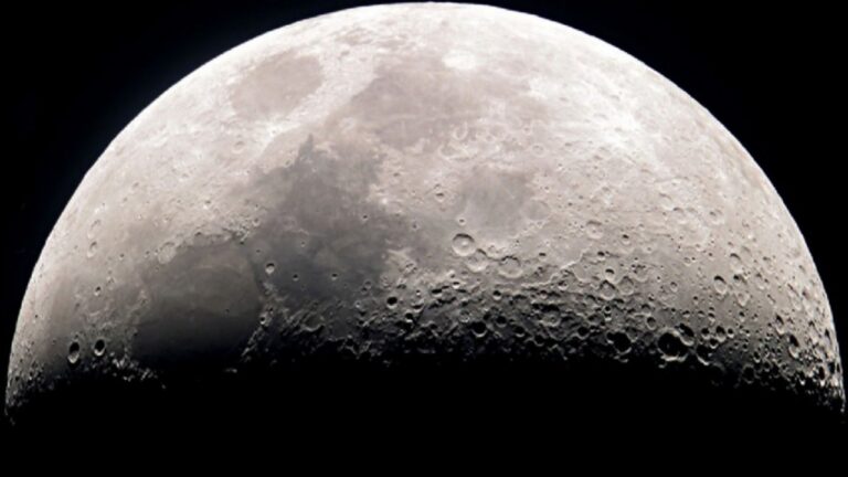 Rus uzay aracı Ay’a zarar verdi!