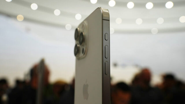 iPhone 15 Pro serisi saniyeler içinde yok sattı! Satışlar ertelendi