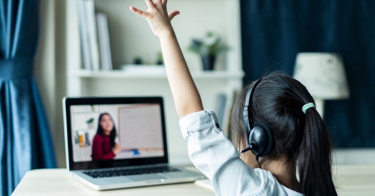 Öğretmen ve öğrenciler için yüksek hızlı internet: TurkNet GigaFiber