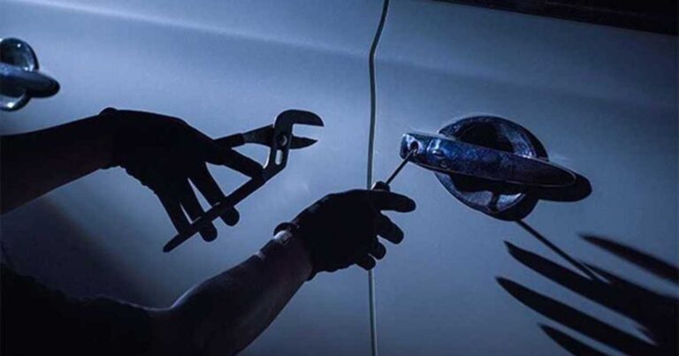 Modern çağda hırsızlık: Lüks araç işte böyle çalındı!