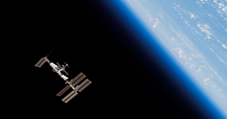 NASA endişeli: İnsanların üzerine düşebilir!