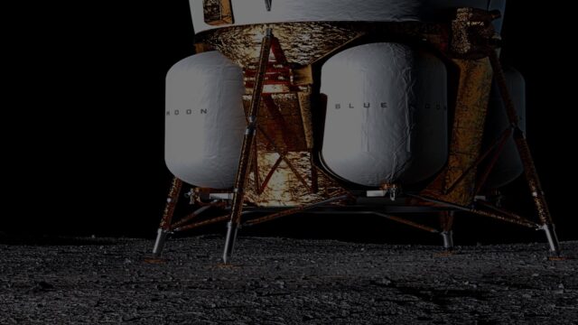 Huge space investment from Amazon: Blue Origin exhibits the model of its lunar lander!