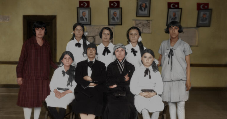 Bilkom, cumhuriyetin ilk yıllarına ait görülmemiş fotoğrafları geleceğe taşıyor!