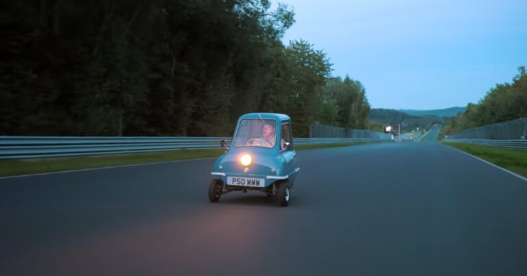 Dünyanın en küçük otomobili, en uzun yarışa katıldı! İşte o anlar