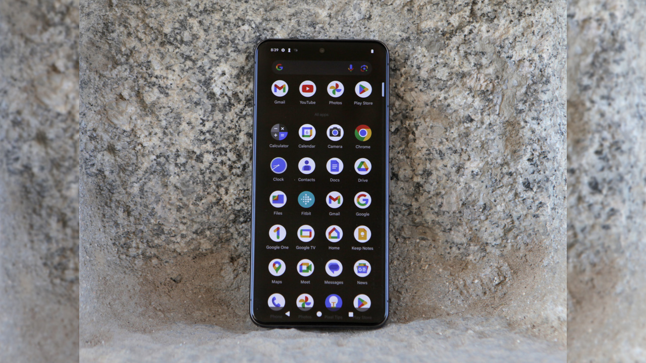 google-pixel-8-icin-karsilastirma-uygulamalari-yasaklandi-2