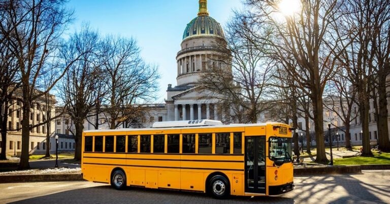 90 kişi taşıyor üstelik elektrikli: İşte GreenPower Mega Beast!