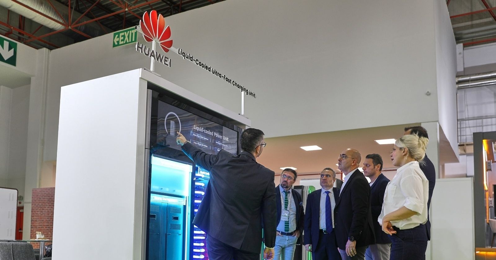 Liquid cooled system and 720 kW power!  Here is the Huawei FusionCharge power unit!