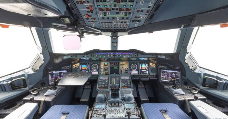 Uçaklarda yazılım güncellemeleri nasıl yapılıyor?