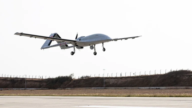 ABD hala piste çıkaramadı: Bayraktar TB3 lodos fırtınasında uçtu!