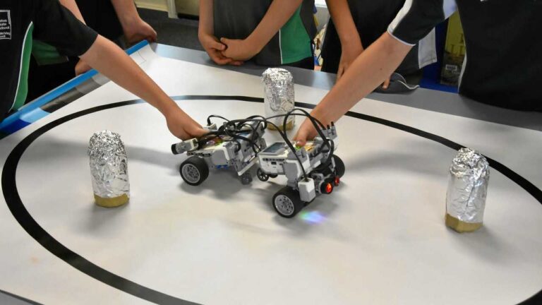 Esenler Robot Yarışması, Cumhuriyetin 100. yılında gençleri buluşturuyor!