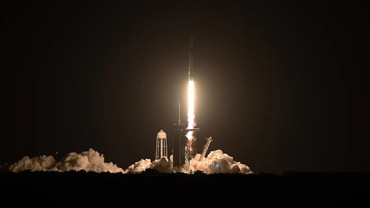 Falcon 9 roketi, rekor kıran 18. görevine fırlatıldı