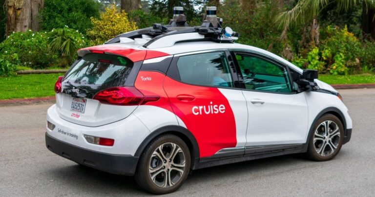 Otonom taksi fikrinde işler iyi gitmiyor! Yüzlerce kişi işten çıkarıldı