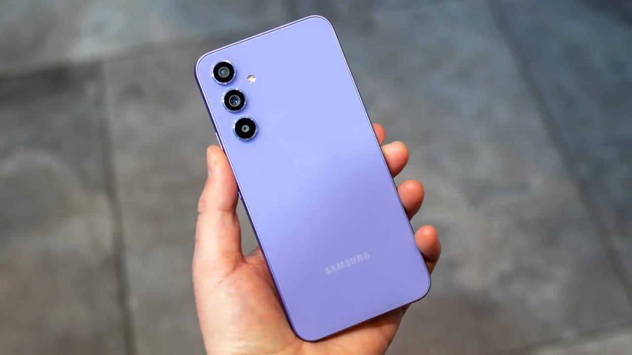 Samsung Galaxy A54 için Ekim 2024 güncellemesi yayında