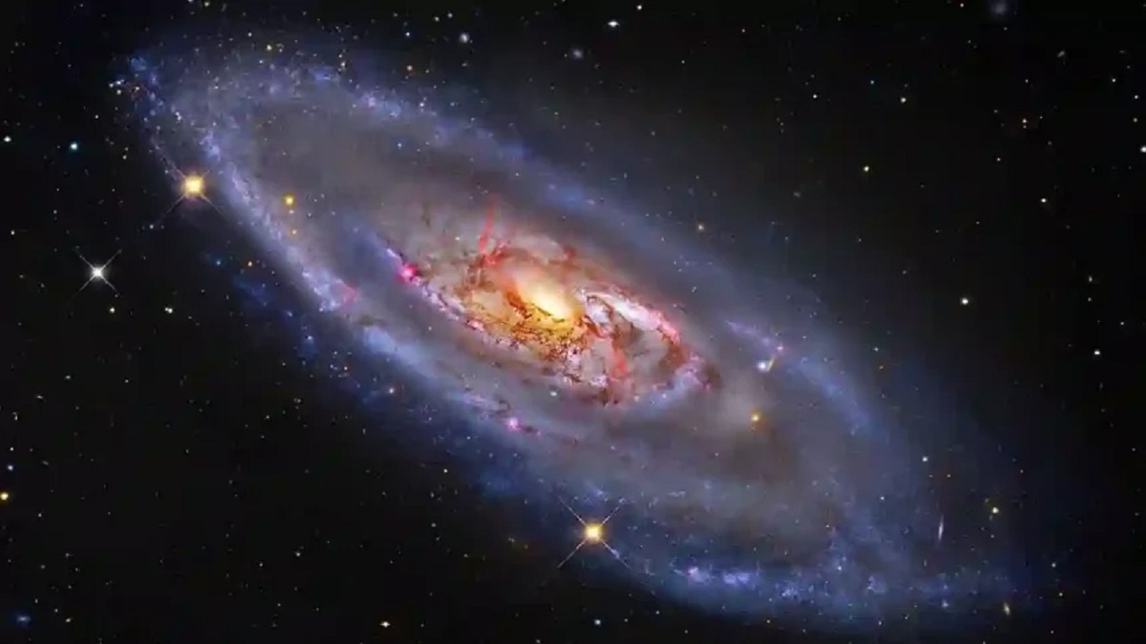Hubble sıra sıra dizilmiş galaksileri yakaladı