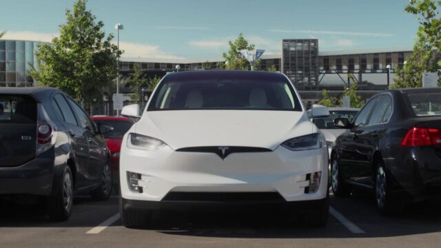 Radical solution to the parking problem from Tesla!