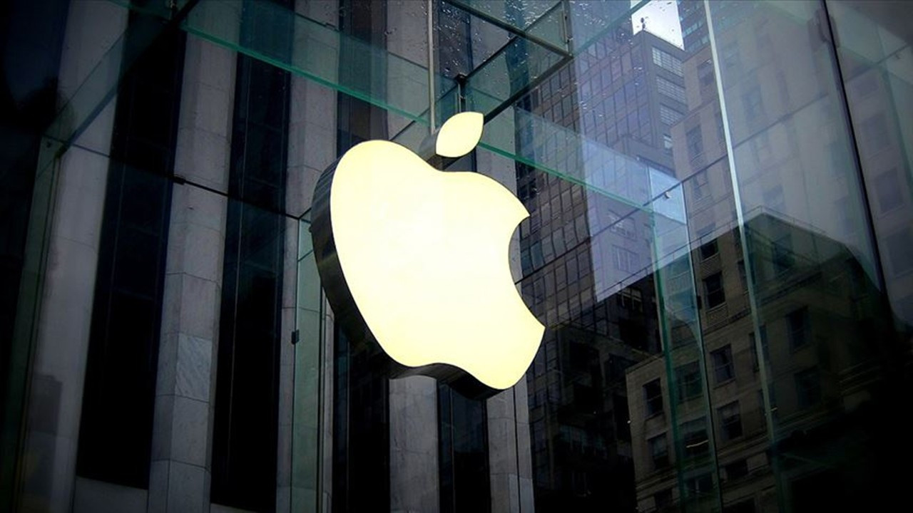 Apple, tekrardan dünyanın en değerli şirketi oldu!