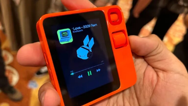 Taşınabilir yapay zeka asistanı: Rabbit R1