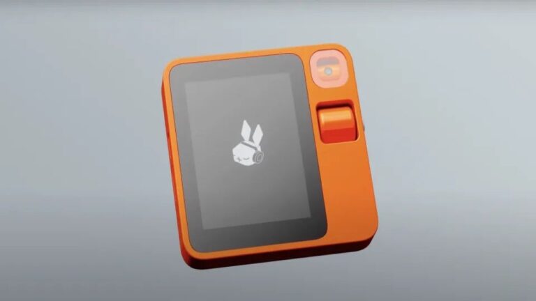 Bir Rabbit Bas konuş yapay zeka asistanı Rabbit R1, CES 2024'te tanıtıldı