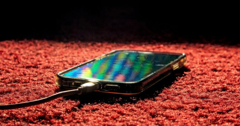 Dünyada bir ilk! “28 bin” mAh bataryalı akıllı telefon geliyor