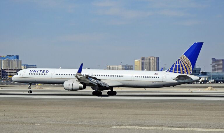 United Airlines 650 milyon dolarlık siparişi ilginç kural sebebiyle iptal etti!