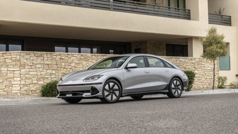 Hyundai’den sürpriz hibrit ve elektrikli otomobil adımı!