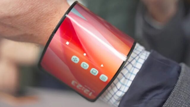 Motorola's rollable phone released at MWC 2024!