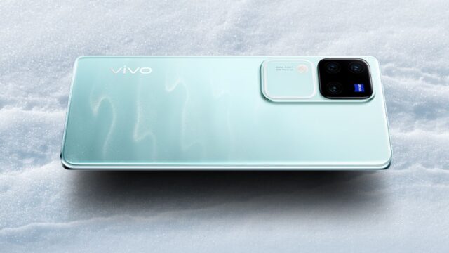 Vivo V30 using Star Light is on sale in Turkey!