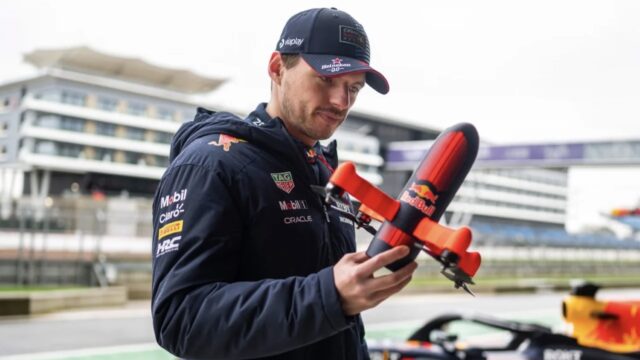 Verstappen, dünyanın en hızlı Formula 1 dronuyla yarıştı! Sonuç şok etti (Video)