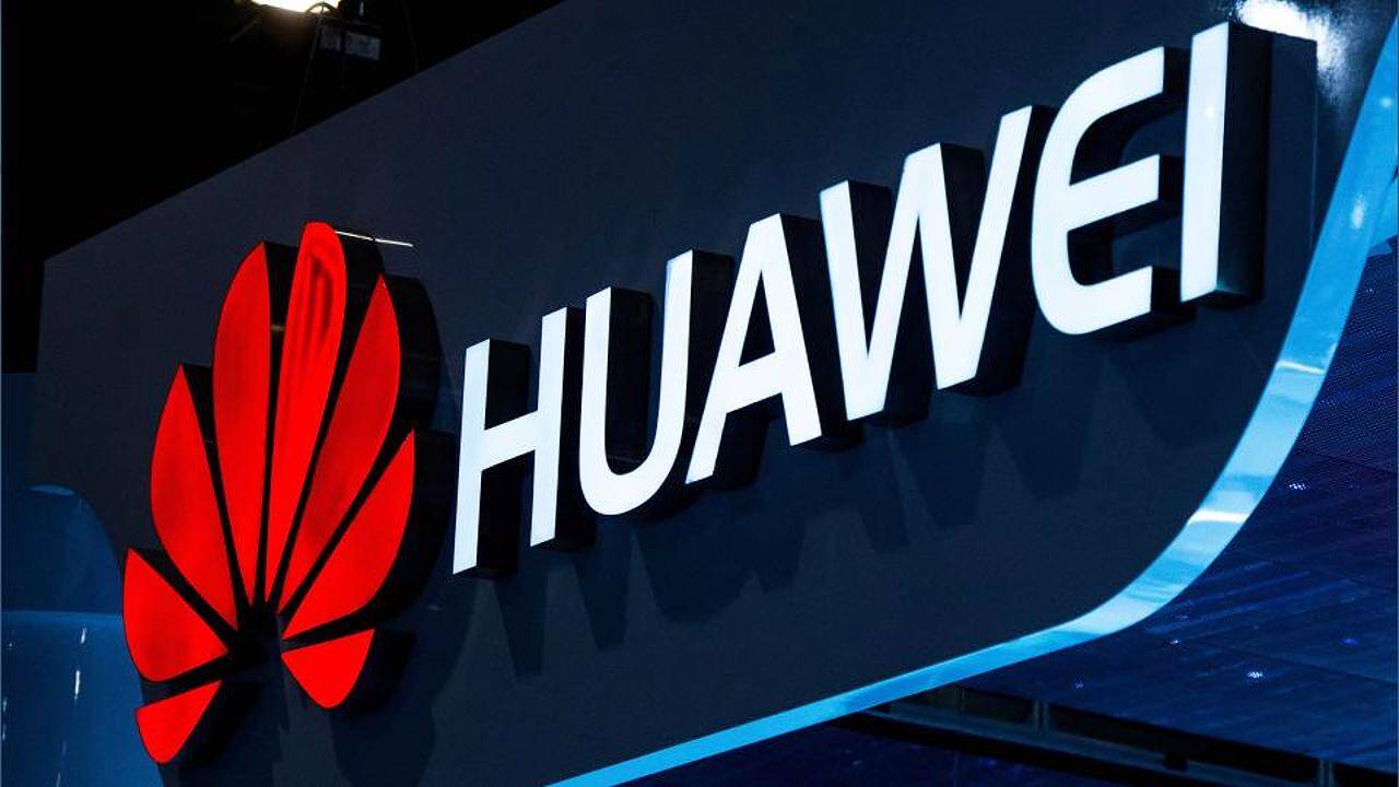 Huawei développe un téléphone triple pliable !