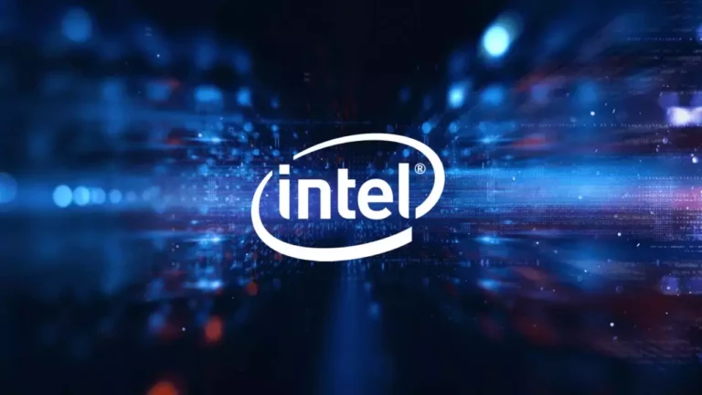 Intel’den daha hızlı yapay zeka için ilk entegre optik chiplet