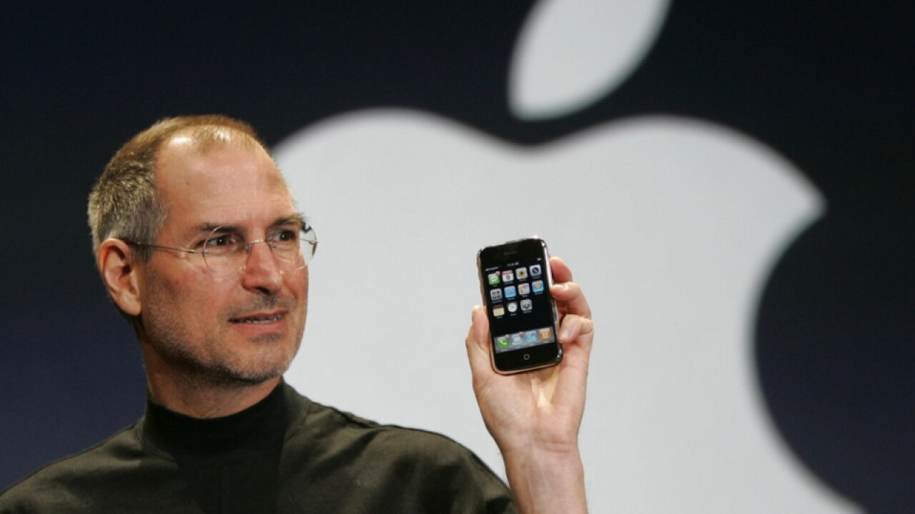 iPhone 1 modeli, 147 bin dolara satıldı!