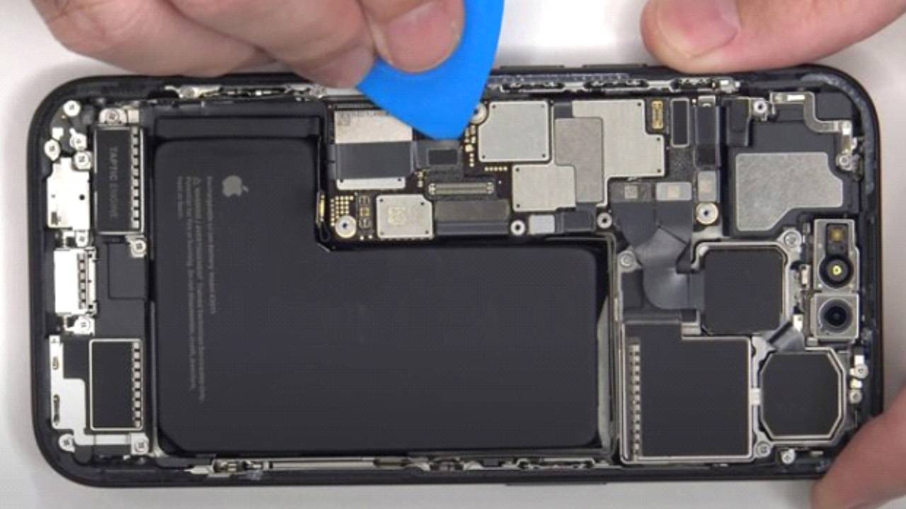 Apple, iPhone 16 Plus pil kapasitesini düşürüyor