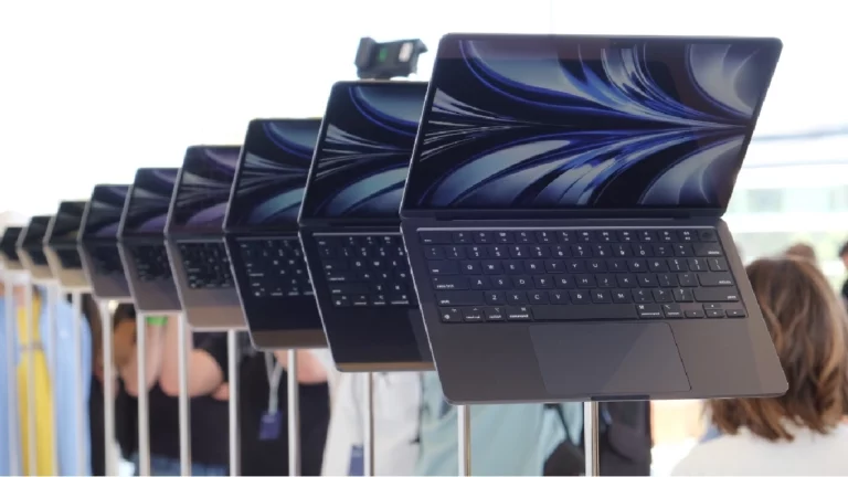 OLED ekranlı MacBook bekleyenlere kötü haber!