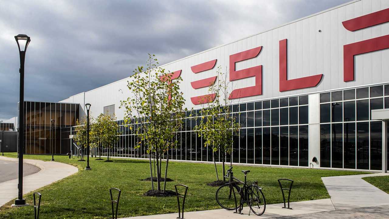 Tesla fabrikası üretimi durdurdu!