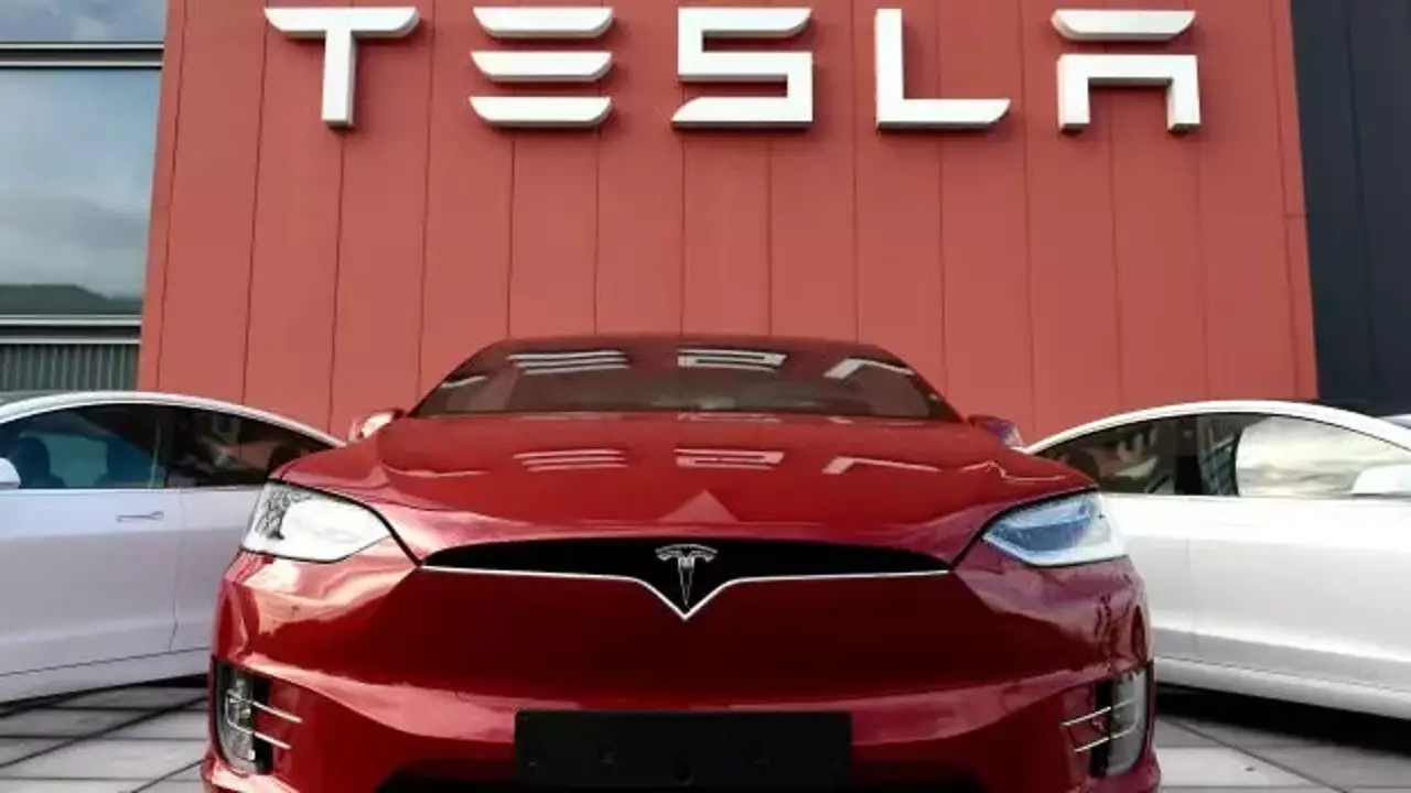 Tesla piyasa değeri neden düştü?