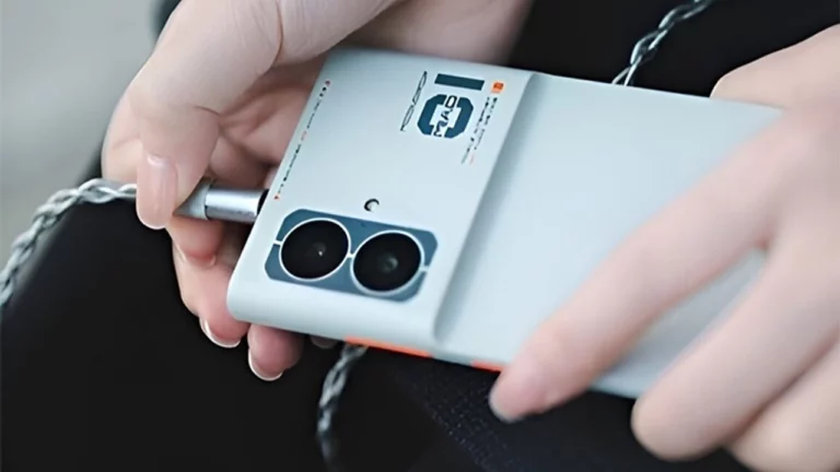 Dünyanın ilk 4.4mm jak çıkışlı telefonu tanıtıldı!