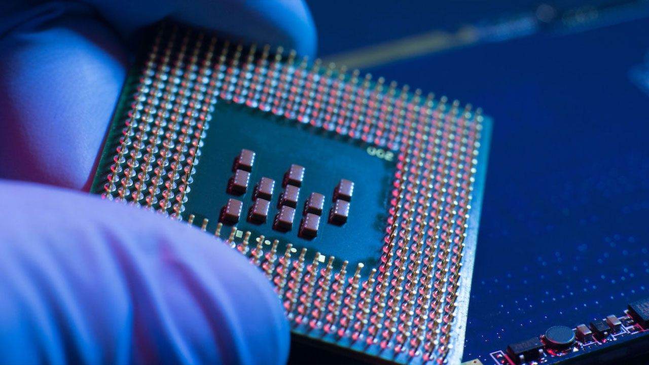 Intel, çip üretim işinde 7 milyar dolar zarar etti
