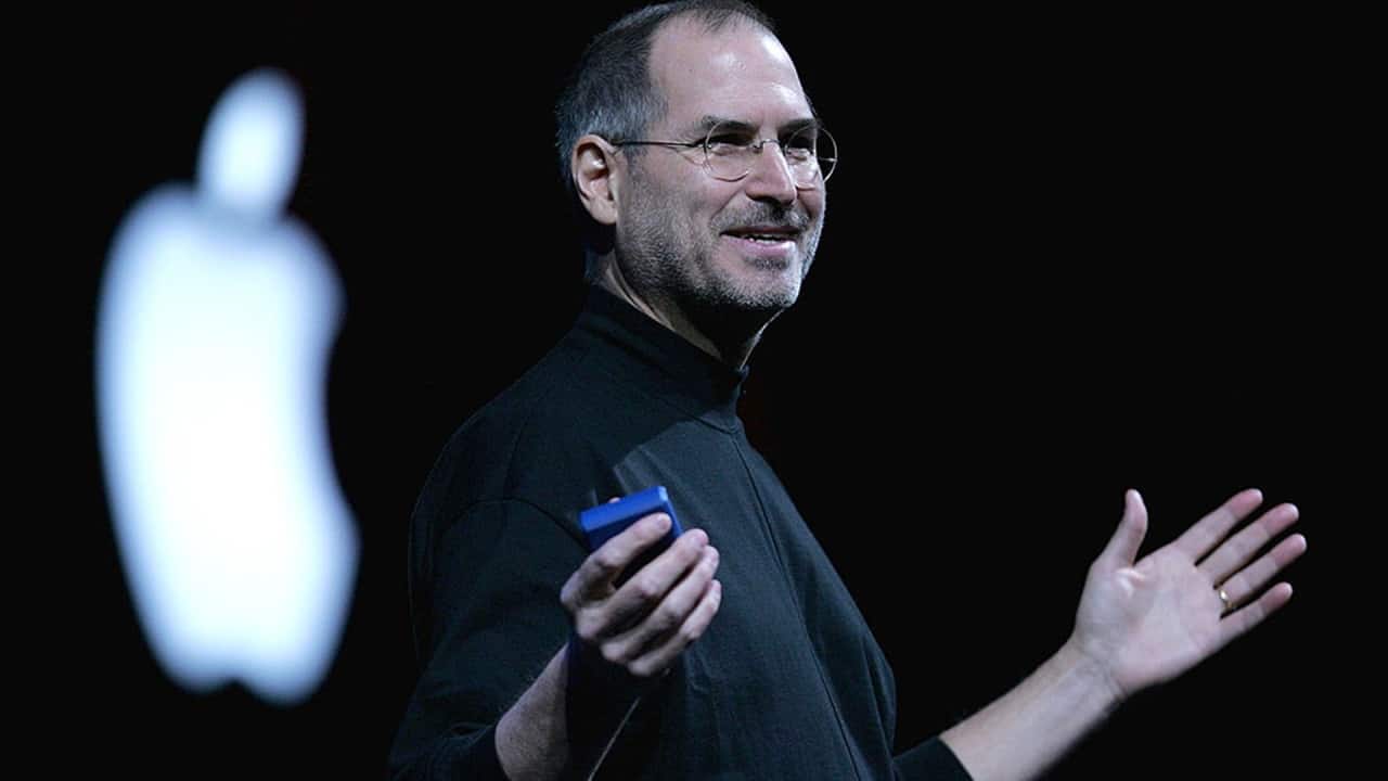 Apple, Steve Jobs'un da savunucusu olduğu "i" ön ekinden yıllardır sessiz sedasız kurtulmaya çalışıyor.