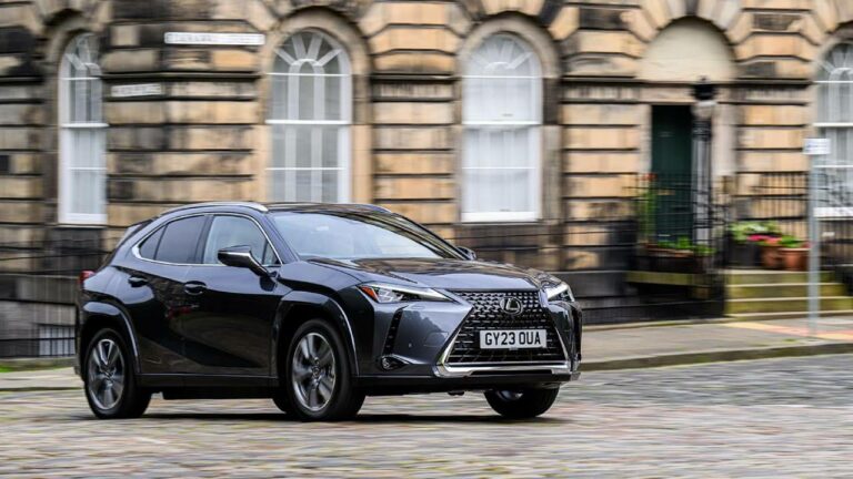Tamamen elektrikli yeni Lexus UX 300e Türkiye’de satışa çıktı!