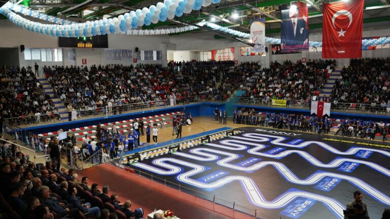 Öğrencilerin tasarladığı robotlar Ağrı’nın zirvesinde yarıştı