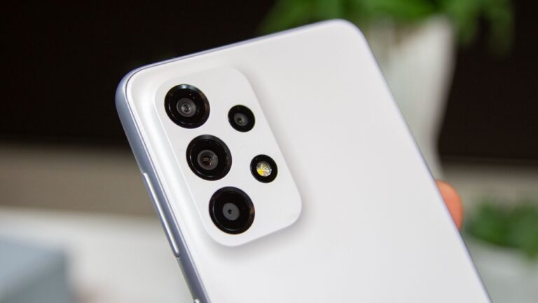 Samsung, Türkiye’de popüler f/p telefonuna One UI 6.1 veriyor!